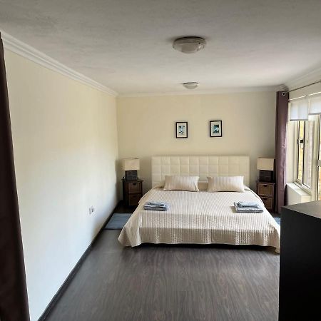 Groundfloor Apartment By The Sea, Fabulous Views St. Paul's Bay Buitenkant foto